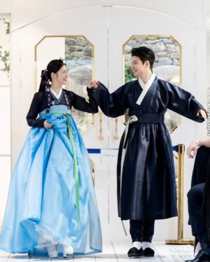 Chung Yoon-hye Instagram - 결혼식 사진을 받았어요 ❤️
축하해주신 많은분들께 감사드리며 행복하게 잘 살겠습니다

🤵🏻 @jambro8686
H/M @moon.cw_ @makeup_u_jini
Dress @houseofamy_official 
Hanbok @hanboklynn 
Video @yourbroad 
Photo @ean_yoo 
Flower @_soffitto