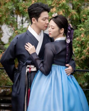 Chung Yoon-hye Instagram - 결혼식 사진을 받았어요 ❤️
축하해주신 많은분들께 감사드리며 행복하게 잘 살겠습니다

🤵🏻 @jambro8686
H/M @moon.cw_ @makeup_u_jini
Dress @houseofamy_official 
Hanbok @hanboklynn 
Video @yourbroad 
Photo @ean_yoo 
Flower @_soffitto