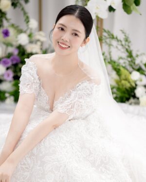 Chung Yoon-hye Instagram - 결혼식 사진을 받았어요 ❤️
축하해주신 많은분들께 감사드리며 행복하게 잘 살겠습니다

🤵🏻 @jambro8686
H/M @moon.cw_ @makeup_u_jini
Dress @houseofamy_official 
Hanbok @hanboklynn 
Video @yourbroad 
Photo @ean_yoo 
Flower @_soffitto