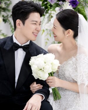 Chung Yoon-hye Instagram - 결혼식 사진을 받았어요 ❤️
축하해주신 많은분들께 감사드리며 행복하게 잘 살겠습니다

🤵🏻 @jambro8686
H/M @moon.cw_ @makeup_u_jini
Dress @houseofamy_official 
Hanbok @hanboklynn 
Video @yourbroad 
Photo @ean_yoo 
Flower @_soffitto