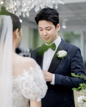 Chung Yoon-hye Instagram - 결혼식 사진을 받았어요 ❤️
축하해주신 많은분들께 감사드리며 행복하게 잘 살겠습니다

🤵🏻 @jambro8686
H/M @moon.cw_ @makeup_u_jini
Dress @houseofamy_official 
Hanbok @hanboklynn 
Video @yourbroad 
Photo @ean_yoo 
Flower @_soffitto