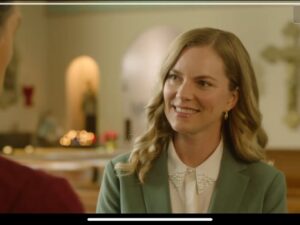 Cindy Busby Instagram - “There’s No Place Like Christmas” premieres this November 30th on @greatamericanfamily & @greatamericanpureflix 🎄
Directed by the amazing @lisafrance2067
Grateful to have partnered up with @sampage again!
Thank you to the super fun, hardworking, and talented crew in Buffalo, NY, throughout the entire production!