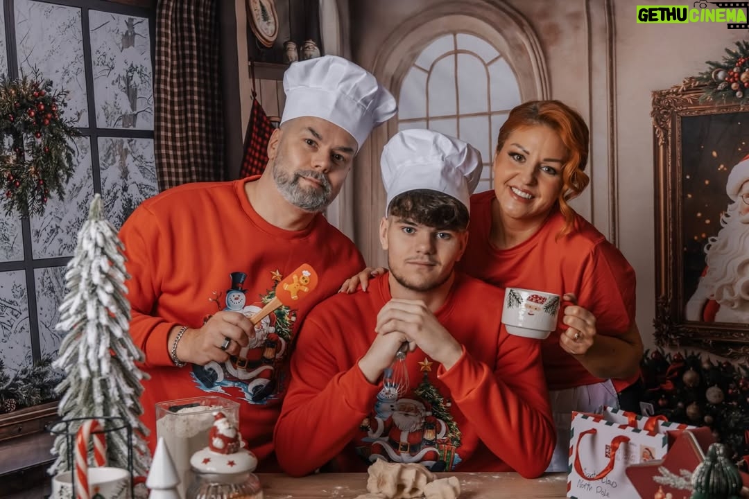 Cindy Sander - 1.2K Likes - Jour 1 de l’Avent ✨🍪 Les préparatifs commencent : biscuits, rires et chocolat chaud en famille.Prêts pour 24 jours de magie ? 🎄❤️
📸 Merci à notre photographe @lauram.photographie d’avoir capturé ces moments. 
coiffure @morgante_marion 
Make up @anais.makeup_artist 

#Avent #Noël #PréparatifsDeNoël #Baking #Famille #CalendrierDeLAvent