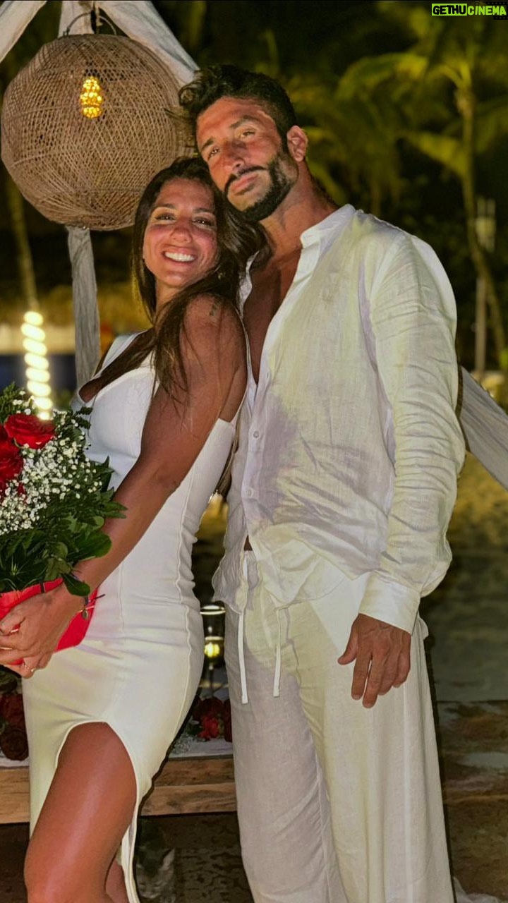 Cinthia Fernández - 206K Likes - SI QUIERO 🥹♥️ @_robertocastillo__ !!!!!!! 

TE AMO EN ESTA Y MIL VIDAS ♾️💍♥️ AMOR DE MI VIDA !!!!

#inmensamentefeliz