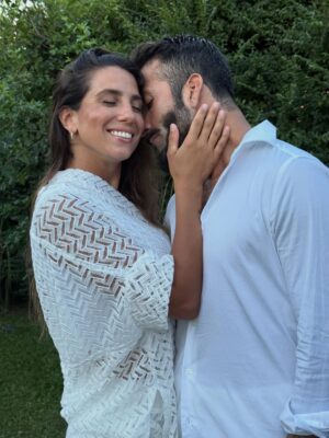 Cinthia Fernández Instagram - Feliz añooooo!!!!! Por un año mejor que el que se fue!!!
.
Fue un año de muchos cambios, desafíos, de cosas buenas y otras no tanto ; pero todos son pasos constructores y maestros en esta vida.
Brindo por EL AMOR, LA FAMILIA , Y LA SALUD, para que sean lo más eternos que se puedan 💗♾️.
Voy por todas las metas que me puse, no conozco otra manera de empujar, de seguir, de progresar. Nunca hay que dejar de soñar.
.
Pd: si se me va la fiaca les hago resumen despedida del 2025 😂😂😂 pero me está costando jajajaja
SIMPLEMENTE GRACIAS