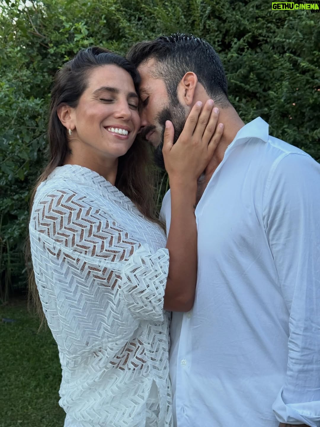 Cinthia Fernández - 34.3K Likes - Feliz añooooo!!!!! Por un año mejor que el que se fue!!!
.
Fue un año de muchos cambios, desafíos, de cosas buenas y otras no tanto ; pero todos son pasos constructores y maestros en esta vida.
 
Brindo por EL AMOR, LA FAMILIA , Y LA SALUD, para que sean lo más eternos que se puedan 💗♾️.
Voy por todas las metas que me puse, no conozco otra manera de empujar, de seguir, de progresar. Nunca hay que dejar de soñar. 
.
Pd: si se me va la fiaca les hago resumen despedida del 2025 😂😂😂 pero me está costando jajajaja 
SIMPLEMENTE GRACIAS