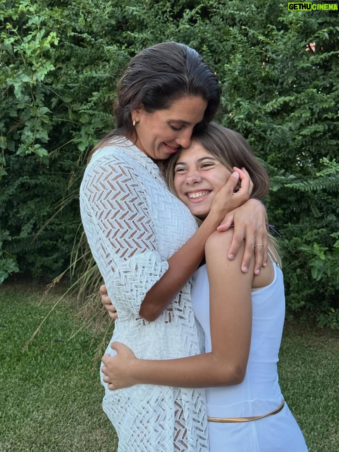 Cinthia Fernández - 34.3K Likes - Feliz añooooo!!!!! Por un año mejor que el que se fue!!!
.
Fue un año de muchos cambios, desafíos, de cosas buenas y otras no tanto ; pero todos son pasos constructores y maestros en esta vida.
 
Brindo por EL AMOR, LA FAMILIA , Y LA SALUD, para que sean lo más eternos que se puedan 💗♾️.
Voy por todas las metas que me puse, no conozco otra manera de empujar, de seguir, de progresar. Nunca hay que dejar de soñar. 
.
Pd: si se me va la fiaca les hago resumen despedida del 2025 😂😂😂 pero me está costando jajajaja 
SIMPLEMENTE GRACIAS