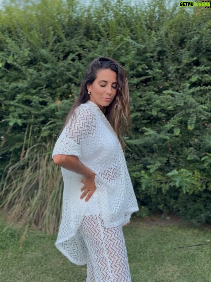 Cinthia Fernández - 34.3K Likes - Feliz añooooo!!!!! Por un año mejor que el que se fue!!!
.
Fue un año de muchos cambios, desafíos, de cosas buenas y otras no tanto ; pero todos son pasos constructores y maestros en esta vida.
 
Brindo por EL AMOR, LA FAMILIA , Y LA SALUD, para que sean lo más eternos que se puedan 💗♾️.
Voy por todas las metas que me puse, no conozco otra manera de empujar, de seguir, de progresar. Nunca hay que dejar de soñar. 
.
Pd: si se me va la fiaca les hago resumen despedida del 2025 😂😂😂 pero me está costando jajajaja 
SIMPLEMENTE GRACIAS