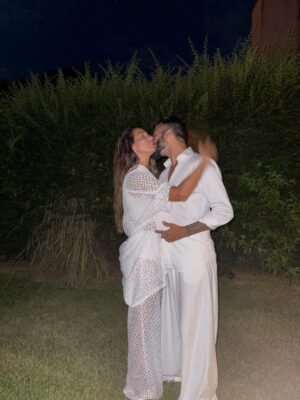 Cinthia Fernández Instagram - Feliz añooooo!!!!! Por un año mejor que el que se fue!!!
.
Fue un año de muchos cambios, desafíos, de cosas buenas y otras no tanto ; pero todos son pasos constructores y maestros en esta vida.
Brindo por EL AMOR, LA FAMILIA , Y LA SALUD, para que sean lo más eternos que se puedan 💗♾️.
Voy por todas las metas que me puse, no conozco otra manera de empujar, de seguir, de progresar. Nunca hay que dejar de soñar.
.
Pd: si se me va la fiaca les hago resumen despedida del 2025 😂😂😂 pero me está costando jajajaja
SIMPLEMENTE GRACIAS
