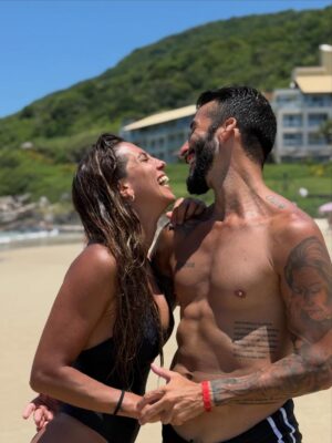 Cinthia Fernández Instagram - Nuestras vacacaiones 💗🫂🇧🇷 @_robertocastillo__ y tropa
