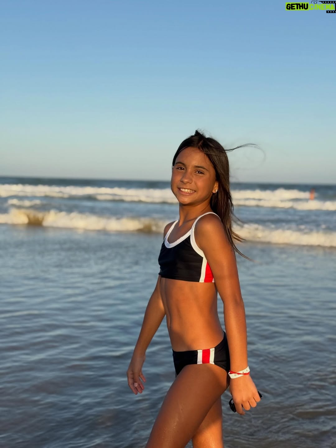 Cinthia Fernández - 39.9K Likes - Nuestras vacacaiones 💗🫂🇧🇷 @_robertocastillo__ y tropa