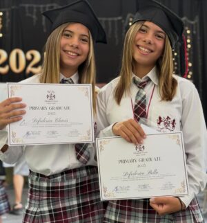 Cinthia Fernández Instagram - Adiós primaria!!! 👯♂️♥️