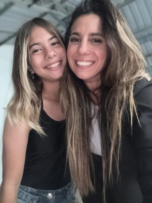 Cinthia Fernández Instagram - ADIÓS PRIMARIA❤️👯♂️! Fiesta de Egresados!!
.
Las amo bebés y aunque cada vez tengo que soltar un poco más la mano, siempre voy a estar acompañándolas. Gracias por lo hermosas hijas que son, estoy muy orgullosa de ustedes.
Cada esfuerzo vale la pena. Éxito en esta nueva etapa, donde volteen siempre me van a encontrar
