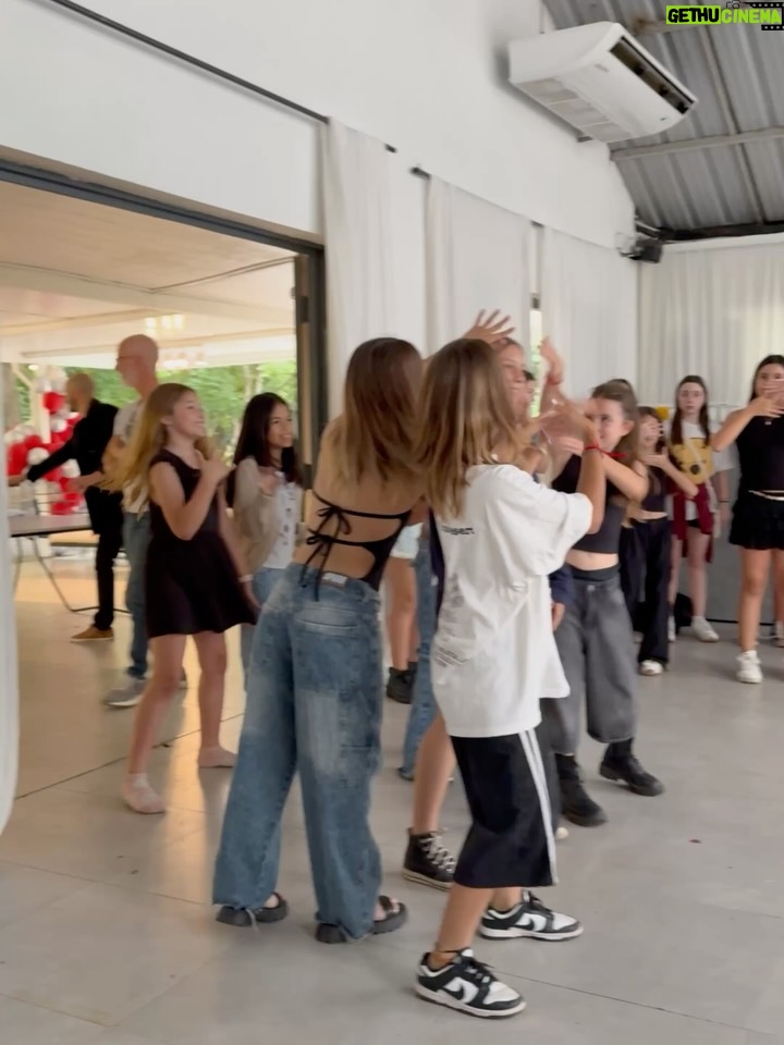 Cinthia Fernández - 66.7K Likes - ADIÓS PRIMARIA❤️👯‍♂️! Fiesta de Egresados!!
.
Las amo bebés y aunque cada vez tengo que soltar un poco más la mano, siempre voy a estar acompañándolas. Gracias por lo hermosas hijas que son, estoy muy orgullosa de ustedes. 

Cada esfuerzo vale la pena. Éxito en esta nueva etapa, donde volteen siempre me van a encontrar