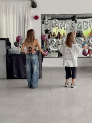 Cinthia Fernández Instagram - ADIÓS PRIMARIA❤️👯♂️! Fiesta de Egresados!!
.
Las amo bebés y aunque cada vez tengo que soltar un poco más la mano, siempre voy a estar acompañándolas. Gracias por lo hermosas hijas que son, estoy muy orgullosa de ustedes.
Cada esfuerzo vale la pena. Éxito en esta nueva etapa, donde volteen siempre me van a encontrar