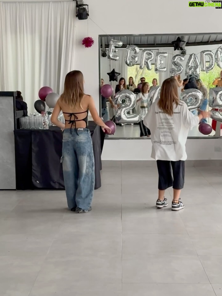 Cinthia Fernández - 66.7K Likes - ADIÓS PRIMARIA❤️👯‍♂️! Fiesta de Egresados!!
.
Las amo bebés y aunque cada vez tengo que soltar un poco más la mano, siempre voy a estar acompañándolas. Gracias por lo hermosas hijas que son, estoy muy orgullosa de ustedes. 

Cada esfuerzo vale la pena. Éxito en esta nueva etapa, donde volteen siempre me van a encontrar