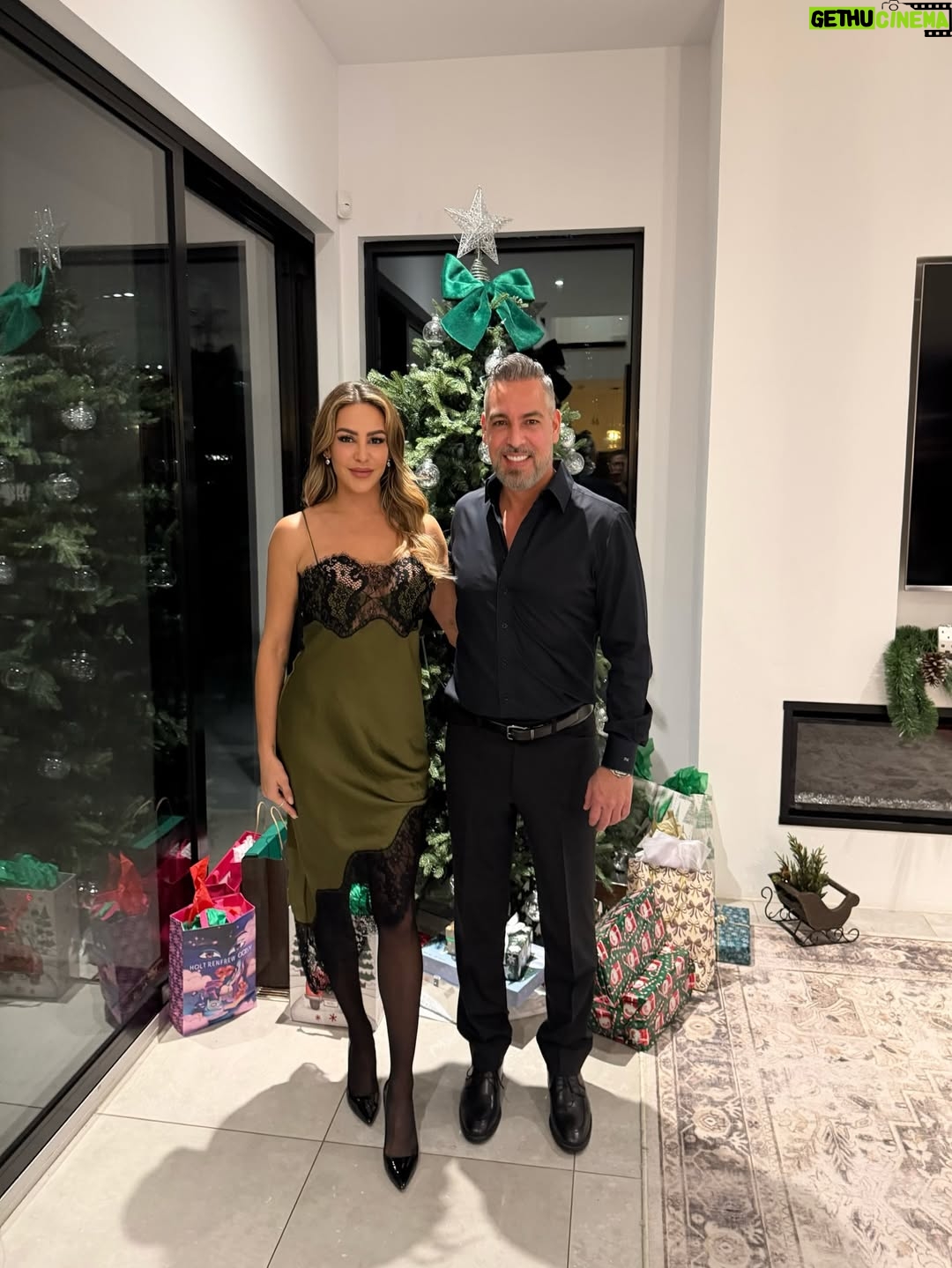Cintia de Sà - 1.2K Likes - Have yourself a Merry Christmas from my family to yours! Wishing Joy, Peace and Love ! Last night was amazing that even pictures can’t describe! We are so happy about all the blessings that God gives us, each one! Thank you Lord for having the opportunity to reunite! 🙏🏻🎄✝️❤️ @frankmackay @danielmackay