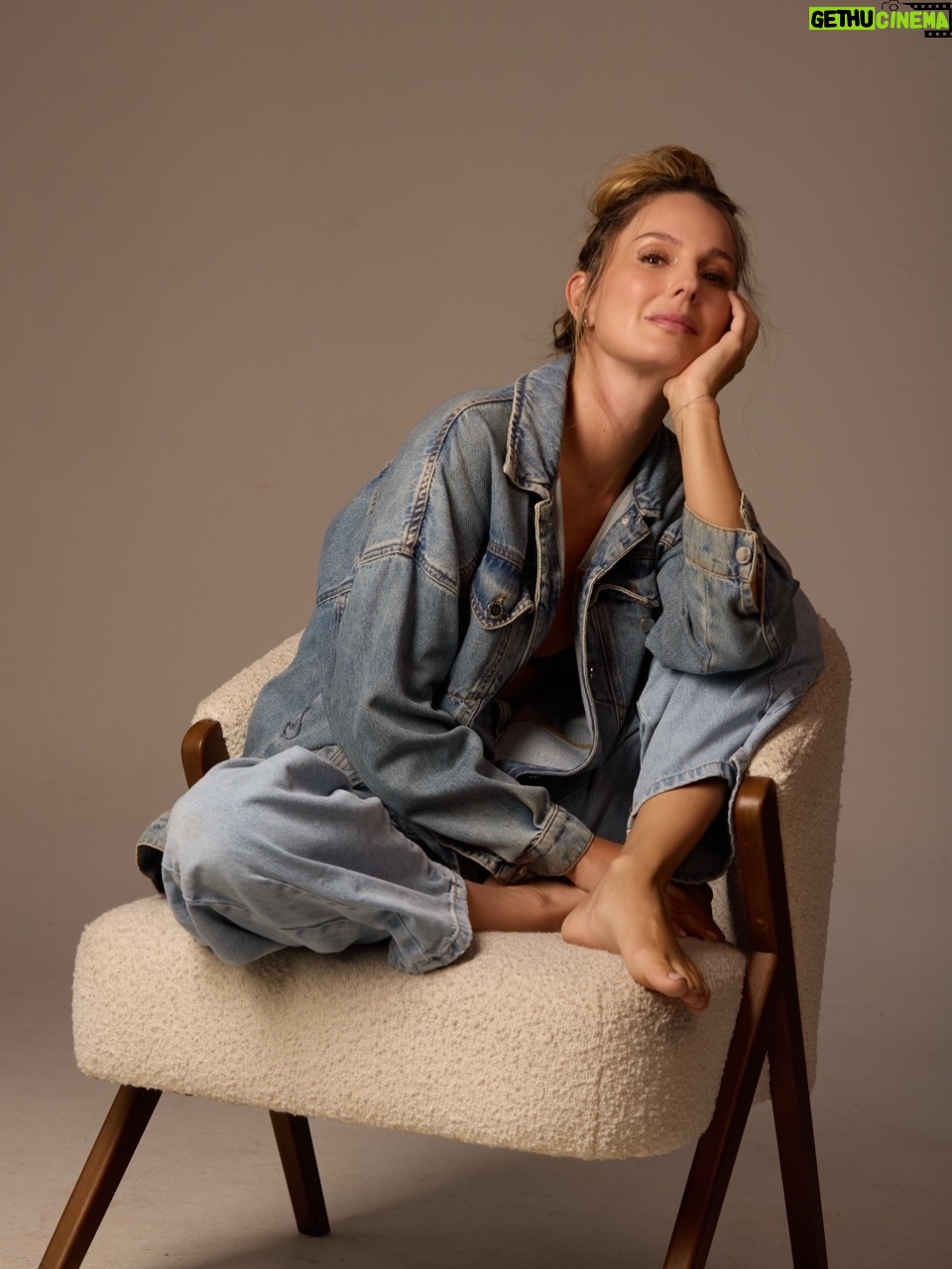 Claudia Bahamón - 15.3K Likes - Marchitar es permitir que algo termine sin destruirlo en el intento. Es reconocer que hubo vida, que hubo amor, que hubo sentido, aunque hoy ya no esté.

Ph @delvecchio21 
hm @vanelopemkp @oscartsanchez 
Styling @catalinaramirezstylist