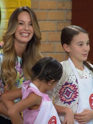 Claudia Bahamón Instagram - 2016 ❤️ Año movido y amoroso!!! 

1. Mi amor por las playas y atardeceres de LA
2. La carta de bienvenida de mis hijos luego de mi primera temporada de masterchef. 
3. La felicidad de vernos.
4. Plan de cascada con mi papá! Su felicidad es todo para mi. 
5. Luca por primera vez bajo el mar. La felicidad era mía. 
6. Una visita a @ojocritico en @cnnee en LA
7. Grabando Junior Masterchef. 
8. El parche @espinosajuanpa y @andresoyuela en #SugarfishbyNosawa
9. Grabando #vestidoDeNovia para @discoveryhh con @jgiraldoreporta y la novia @laura_tobon 
10. La familia elegida en LA @anaflores_me @verocastagno @lmpscarpellini @nathaliagaviria @gloriacarmonag @atalanazarrett 
11. Las carcajadas nunca faltarán! @luca_brandb @mateobahamon @anamariavallejot @samuelbrandb 
12. @catalinamaya de mi alma ❤️
13. Una noche fantástica en holbox @paolaturbay @laazcarateoficial 
14. Portada de Maxim 
15. Aquí comenzó todo @vanelopemkp @oscartsanchez #MC 
16. Mis reinas @marijara @melissamorenof @anitajau @marcelitatovar @nataliapujana @monicacharryd @salmondesing 
17. Cumpliendo mi propósito de vida con @wwf_colombia 
18. Mis amores eternos. 
19. Masterchef @leococinero 
20. Diciembre de compartir y sensibilizar an mis hijos con la ayuda comunitaria.