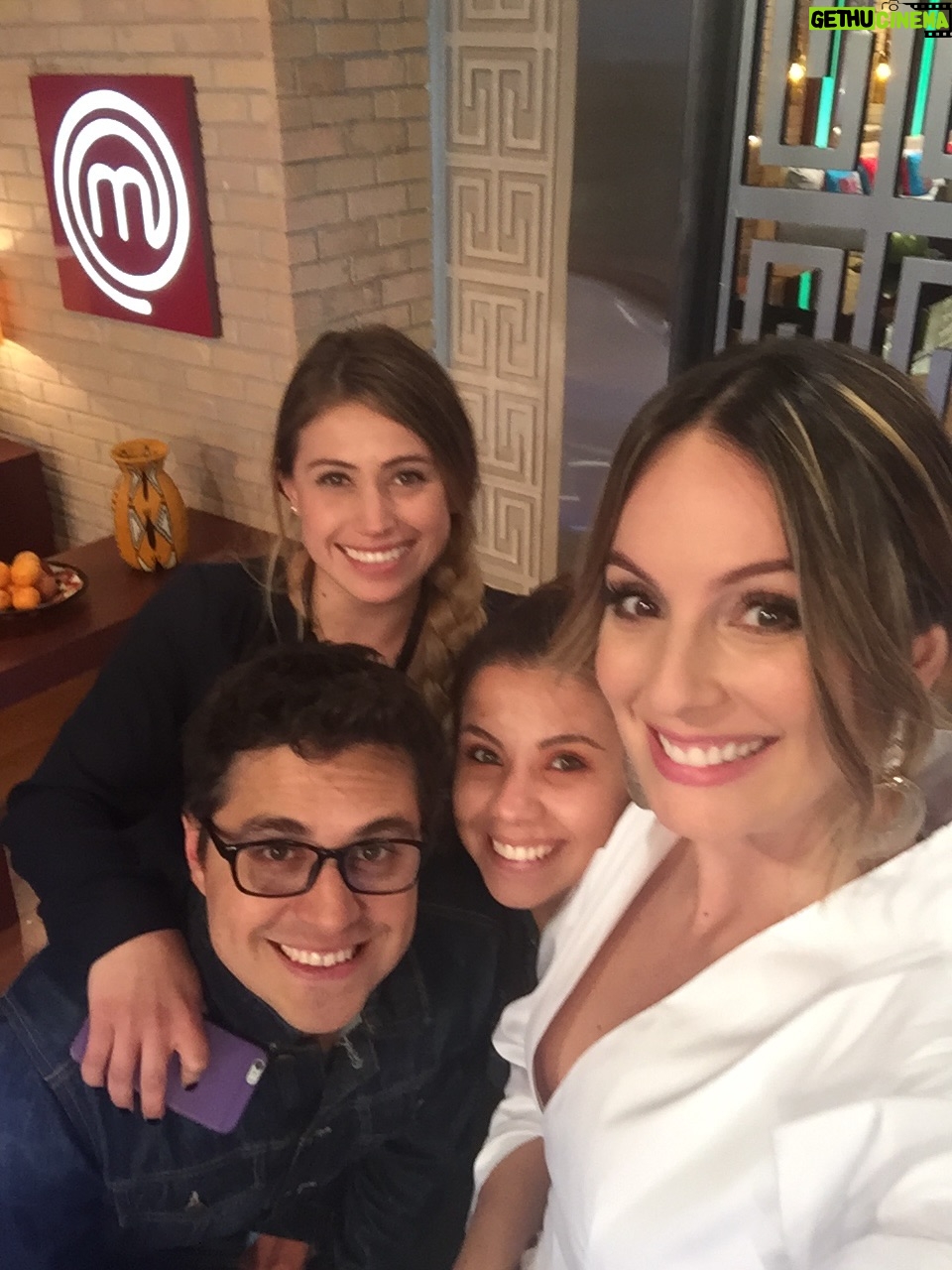 Claudia Bahamón - 16.1K Likes - 2016 ❤️ Año movido y amoroso!!! 

1. Mi amor por las playas y atardeceres de LA
2. La carta de bienvenida de mis hijos luego de mi primera temporada de masterchef. 
3. La felicidad de vernos.
4. Plan de cascada con mi papá! Su felicidad es todo para mi. 
5. Luca por primera vez bajo el mar. La felicidad era mía. 
6. Una visita a @ojocritico en @cnnee en LA
7. Grabando Junior Masterchef. 
8. El parche @espinosajuanpa y @andresoyuela en #SugarfishbyNosawa
9. Grabando #vestidoDeNovia para @discoveryhh con @jgiraldoreporta y la novia @laura_tobon 
10. La familia elegida en LA @anaflores_me @verocastagno @lmpscarpellini @nathaliagaviria @gloriacarmonag @atalanazarrett 
11. Las carcajadas nunca faltarán! @luca_brandb @mateobahamon @anamariavallejot @samuelbrandb 
12. @catalinamaya de mi alma ❤️
13. Una noche fantástica en holbox @paolaturbay @laazcarateoficial 
14. Portada de Maxim 
15. Aquí comenzó todo @vanelopemkp @oscartsanchez #MC 
16. Mis reinas @marijara @melissamorenof @anitajau @marcelitatovar @nataliapujana @monicacharryd @salmondesing 
17. Cumpliendo mi propósito de vida con @wwf_colombia 
18. Mis amores eternos. 
19. Masterchef @leococinero 
20. Diciembre de compartir y sensibilizar an mis hijos con la ayuda comunitaria.