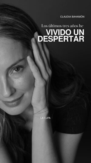 Claudia Bahamón Instagram - Hoy nuestra invitada @claudiabahamon está de cumpleaños.
Y el regalo, sin duda, nos lo llevamos nosotros.

Hay historias familiares que se viven en silencio. Crecemos entendiendo los vínculos como nos los presentan, sin saber todo lo que hubo detrás ni lo que nunca se dijo.

Hablar de eso no es fácil. Reconocer ausencias, relaciones que se nombraron distinto, emociones que se guardaron por años, también mueve muchas cosas. Pero en ese proceso aparecen otras: gratitud, comprensión y formas más amables de mirarse a uno mismo.

En este episodio, Claudia Bahamón habla de su familia, de atravesar etapas difíciles, de marchitar, de florecer y de elegir la paz como una decisión personal, incluso después de una separación. Bajo La Lupa, creemos que no todo lo que marca deja un vacío.
El episodio estará disponible este miércoles a las 7:00 p.m. en Youtube y Spotify.