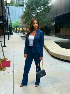 Claudia Jordan Instagram - 💙💙💙💙💙💙💙
Suited and ready 🙌🏾