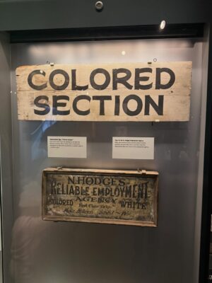 Claudia Jordan Instagram - The Smithsonian Museum of African American History & Culture 🙌🏾
The evil that this country has done to millions of kidnapping victims will never be something we should just “get over.” Lots of suffering and unfair practices and systems still affect the descendants of slavery til this day. And although you may be “sick of hearing about it”…. Imagine how sick you’d be of the lingering affects that still continue to keep the playing fields uneven STILL. And imagine how sick you’d feel that in 2025 after your ancestors went thru SO MUCH to get voting rights, the right to marry and civil rights that there is a growing group of people in America TODAY that are trying to resurrect the KKK and roll back the rights of black and brown people in America ! (Google what Trump is bringing to the Supreme Court regarding birthright citizenship). Now THAT is something to be sick & tired of. ✊🏾
Photo credit: my niece @sofia_jordan19 💕