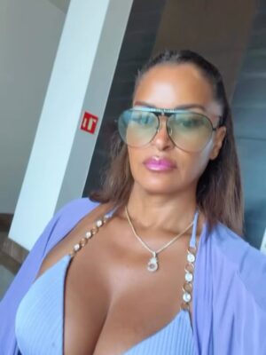 Claudia Jordan Instagram - Beach day with @annieilonzeh then and amazing show at @vidantaworld Cirque du Soleil with @sunny
@teresagiudice @mikeesterman @mariolopez and more