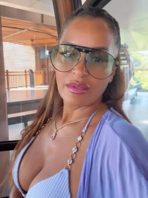 Claudia Jordan Instagram - Beach day with @annieilonzeh then and amazing show at @vidantaworld Cirque du Soleil with @sunny
@teresagiudice @mikeesterman @mariolopez and more