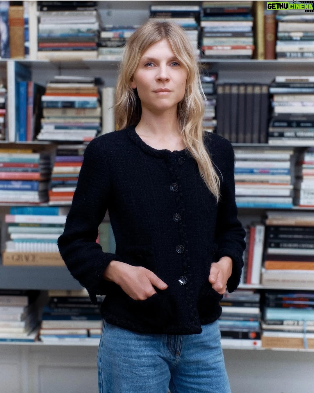 Clémence Poésy - 14.9K Likes - Of Books - Dance and other Favorites…
☀️ and 🌙 in @chanelofficial 📸 1 @thomas_chene «  les rendez - vous littéraires rue cambon  » 📸 2 @virgile.guinard  opening season ballet gala @balletoperadeparis 
🎥 3  un ( petit) questionnaire de Proust ❤️ 🙏 @mehdirguiba @marinearto @valentinehirsch @elsaheizmann @leilasmara @mathildeletourneux