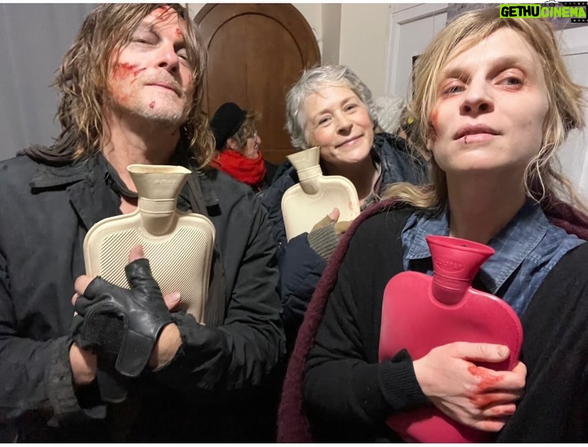 Clémence Poésy - 12.5K Likes - Combattre les zombies à coups de bouillottes 🧟‍♀️🧟‍♂️ episode 4 ❤️ @thebookofcaryl @amcthewalkingdead @bigbaldhead
