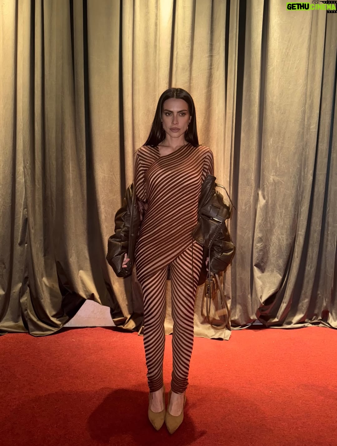 Cléo Pires - 8.9K Likes - Moda   cinema 🖤 @misci__