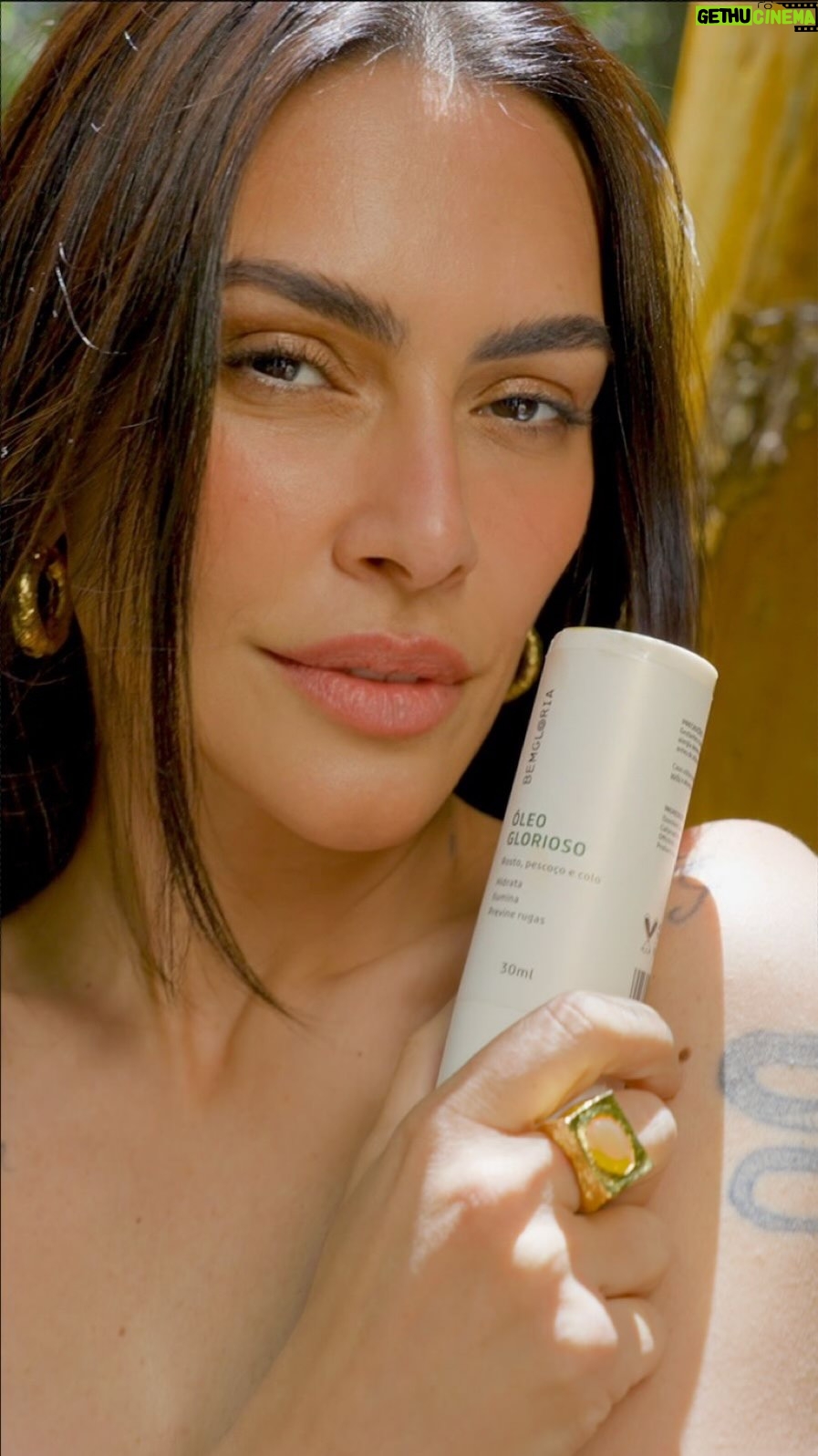 Cléo Pires - 5.2K Likes - A natureza entende o ritmo da sua pele🌿

O mulateiro, ativo amazônico, traz firmeza e viço à pele.

No Óleo Glorioso da @bemgloriaoficial, a natureza transforma o seu autocuidado ✨ 

AD