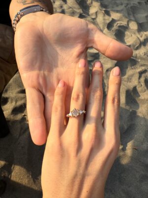 Columba Diaz Instagram - ¿Quién diría? La chica que decía ‘el matrimonio no es lo mío’…
encontró un amor tan bonito que hasta dijo ‘sí, acepto’.

Prepárense, porque este sí es el final de temporada que nadie vio venir.
Me caso. 💍 by @ingratafortuna 

XOXO, Gossip Girl