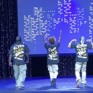 Comfort Fedoke Instagram - It was such an honor to pay tribute to our brother Stephen “tWitch” Boss as he was inducted into the @dancehalloffame_official His mother @ladycalexa and his brother @d8rknight accepted his award with so much grace, and the way they set the tone for the night was truly powerful.

I felt Stephen’s spirit with us the entire time—heavy in my chest in the most grounding, comforting way. I’m grateful I got to share that stage with the fam @dance9cyrus and @dance10fikshun, and to be reunited with our whole SYTYCD family: producers, hair, makeup, choreographers, creators, judges, contestants, and All-Stars.

This tribute hit even deeper for our SYTYCD family… as we also carried the memories of Danny, Dave Scott, Josh Allen, and now Donyelle in our hearts. Their spirits were right there with us

It was overwhelming in the most beautiful way. The room was filled with legends, and to witness the very first acknowledgment of dance icons of this magnitude… long overdue. Thank you for having us and for honoring Stephen’s light in such a meaningful way.

T-shirts by @ivrealivhim 

#LLSLB #FOREVER