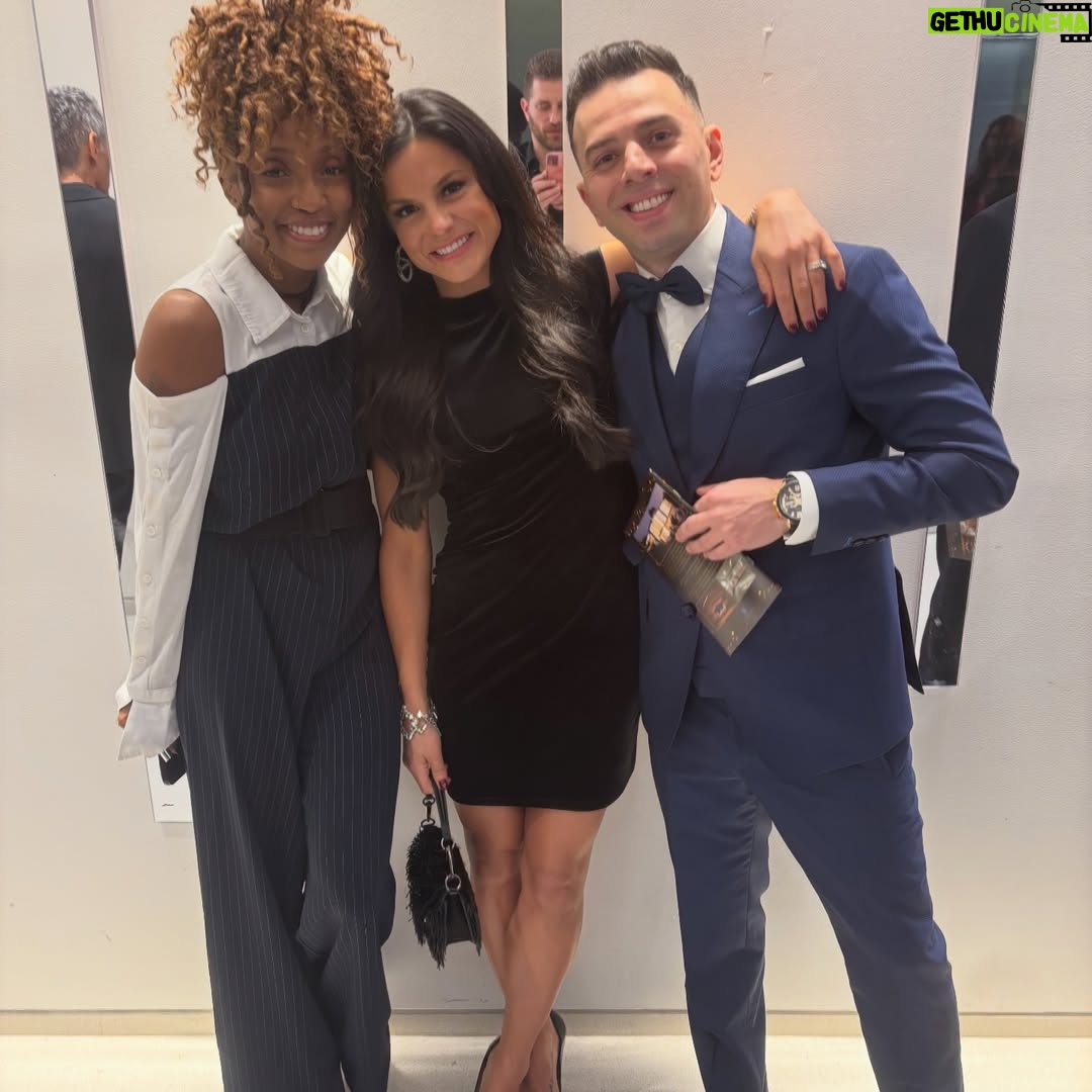 Comfort Fedoke - 5.3K Likes - It was such an honor to pay tribute to our brother Stephen “tWitch” Boss as he was inducted into the @dancehalloffame_official His mother @ladycalexa and his brother @d8rknight accepted his award with so much grace, and the way they set the tone for the night was truly powerful.

I felt Stephen’s spirit with us the entire time—heavy in my chest in the most grounding, comforting way. I’m grateful I got to share that stage with the fam @dance9cyrus and @dance10fikshun, and to be reunited with our whole SYTYCD family: producers, hair, makeup, choreographers, creators, judges, contestants, and All-Stars.

This tribute hit even deeper for our SYTYCD family… as we also carried the memories of Danny, Dave Scott, Josh Allen, and now Donyelle in our hearts. Their spirits were right there with us

It was overwhelming in the most beautiful way. The room was filled with legends, and to witness the very first acknowledgment of dance icons of this magnitude… long overdue. Thank you for having us and for honoring Stephen’s light in such a meaningful way.

T-shirts by @ivrealivhim 

#LLSLB #FOREVER