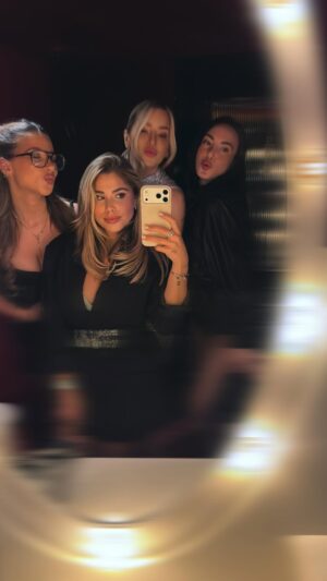 Coralie Delmarcelle Instagram - On est d'accord ? 

#pourtoi #amitié