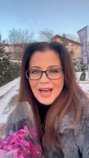 Corina Dănilă Instagram - LA MULȚI ANI, Elena-minunată!! 🎉❤️
Aduci atâta bucurie oamenilor din jurul tău!
Să fii sănătoasă și să-ți fie senin mereu!

@elenamirea2025 @dr.lucian_russu @bioderm.ro 

#happybirthday #fyp #foryou #foryoupage #lamultiani