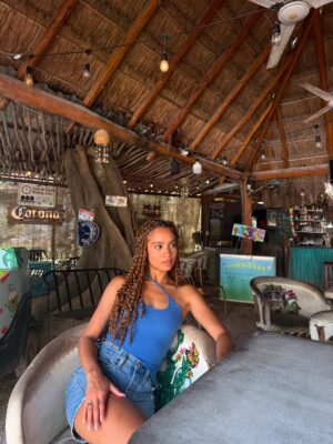 Corinne Massiah Instagram - 🌞🧜🏽‍♀️🌴👙🦎🥭🍹🐒