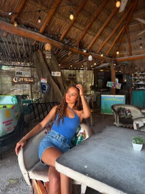 Corinne Massiah Instagram - 🌞🧜🏽‍♀️🌴👙🦎🥭🍹🐒