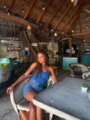 Corinne Massiah Instagram - 🌞🧜🏽‍♀️🌴👙🦎🥭🍹🐒