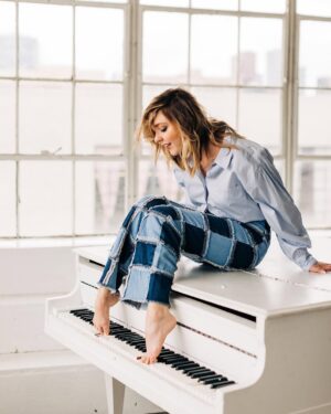 Cozi Zuehlsdorff Instagram - working on my techniqueā¦
throwback to one of my fav shoots with @betsnewman
