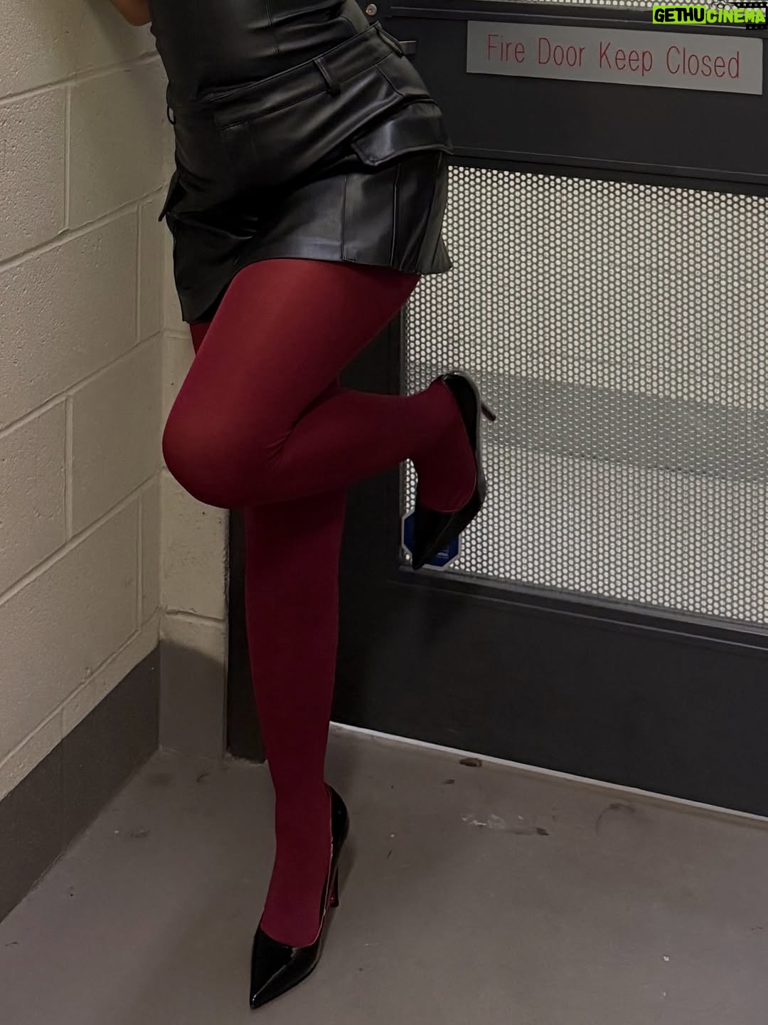 Crazy gamete - 1.7K Likes - Details 💕
Stockings - @thetightspot 
Top and bottom - @zara 
Heels - @shoparnoconti Discount - Divya15 
.
.
.
.
.
.
.
.
.
.
#explore #feed #outfit #instadaily #loveit #collab #ad