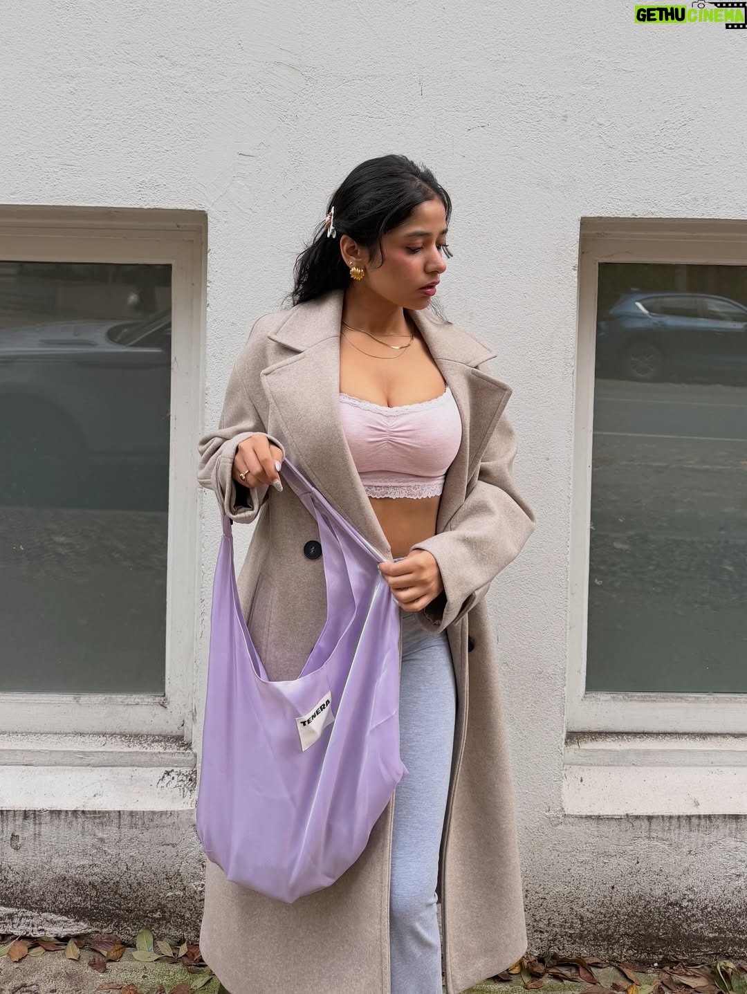 Crazy gamete - 13.2K Likes - Details : 
Bag - @tenera.official 💕
Coat - @zara 
Top and bottom - @victoriassecret 
Shoes - @newbalance 
Jewellery - @sylestialjewel 💝
.
.
.
.
.
.
.
.
#explorer #instadaily #outfit #outfitinspo #ootd #foryou #collab