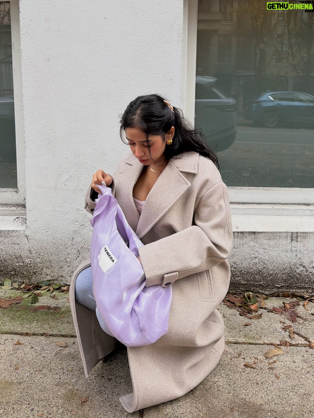 Crazy gamete - 13.2K Likes - Details : 
Bag - @tenera.official 💕
Coat - @zara 
Top and bottom - @victoriassecret 
Shoes - @newbalance 
Jewellery - @sylestialjewel 💝
.
.
.
.
.
.
.
.
#explorer #instadaily #outfit #outfitinspo #ootd #foryou #collab