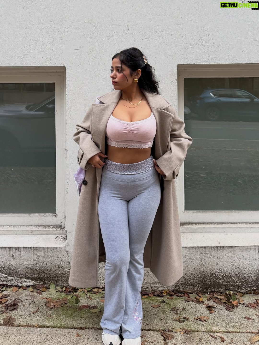 Crazy gamete - 13.2K Likes - Details : 
Bag - @tenera.official 💕
Coat - @zara 
Top and bottom - @victoriassecret 
Shoes - @newbalance 
Jewellery - @sylestialjewel 💝
.
.
.
.
.
.
.
.
#explorer #instadaily #outfit #outfitinspo #ootd #foryou #collab