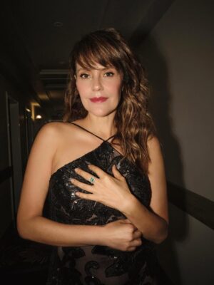 Cristina Umaña Instagram - Se dio una importante conversación entre @nataliareyesg y @lacrispetica en @alodigital sobre los retos del cine colombiano y el relevo en la presidencia de la @academiacolcine, donde se resaltó la visión del futuro de una industria sólida, diversa y en constante crecimiento. Este encuentro se dio en el marco de los Premios Macondo 2025, donde la alianza entre @academiacolcine y AVA COMS impulsó la conexión entre industrias culturales y creativas como el cine y la moda.
Dirección estratégica: @avacomspr @jorgee_vg
Dirección creativa y foto: @danigophoto
Stylist: @jorge.malave
Producción: @avacomspr @moniardilaponton
@ximena_katherin @tatianariasofficial