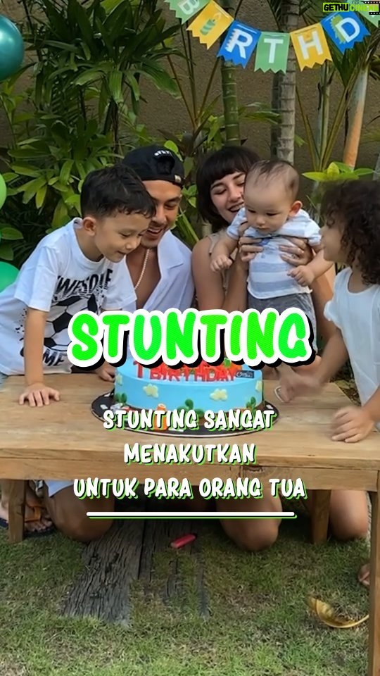 Dahlia Poland - 54.6K Likes - Ngmongin soal anak-anak emang nggak ada habisnya. My whole world, makanya suka sedih kalo ada yang bilang kurus banget sih, kurang gizi ya, mamanya nggak perhatian. Padahal seluruh jiwa ragaku buat mereka huhu ... 

Permasalahan stunting yang bikin nakutin terutama buat para ibu-ibu dengan batita atau balita. Lagi di fase GTM, nggak suka sama menu makanan atau ya emang nggak mau makan aja. Belum lagi Stress omongan orang, berat badan anak, akhirnya dikasih aja makanan instan yang penting dia mau makan, jadi nggak kekontrol kandungan gizinya.

Buibuk, stunting itu nyata, bukan hanya karena perihal uang untuk beli makanan, tp pola asuh yang tidak benar akhirnya anak tidak mendapatkan gizi seimbang. Mulai sekarang, kita perhatiin betul yuk asupan gizi untuk mereka. Masa depan mereka masih panjang 🙂 @antaranewscom kemenkominfo #BersatuBicaraIndonesia