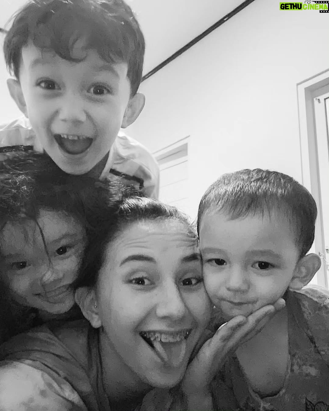 Dahlia Poland - 1.1 Million Likes - I'll work my a*s off for the sake of you nak anaaaakk💙💙 tetep jadi anak2 paling happy yaaa. I'll do anything for you💙