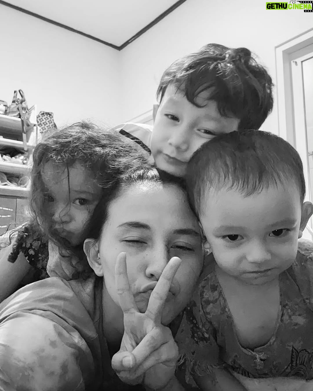 Dahlia Poland - 1.1 Million Likes - I'll work my a*s off for the sake of you nak anaaaakk💙💙 tetep jadi anak2 paling happy yaaa. I'll do anything for you💙